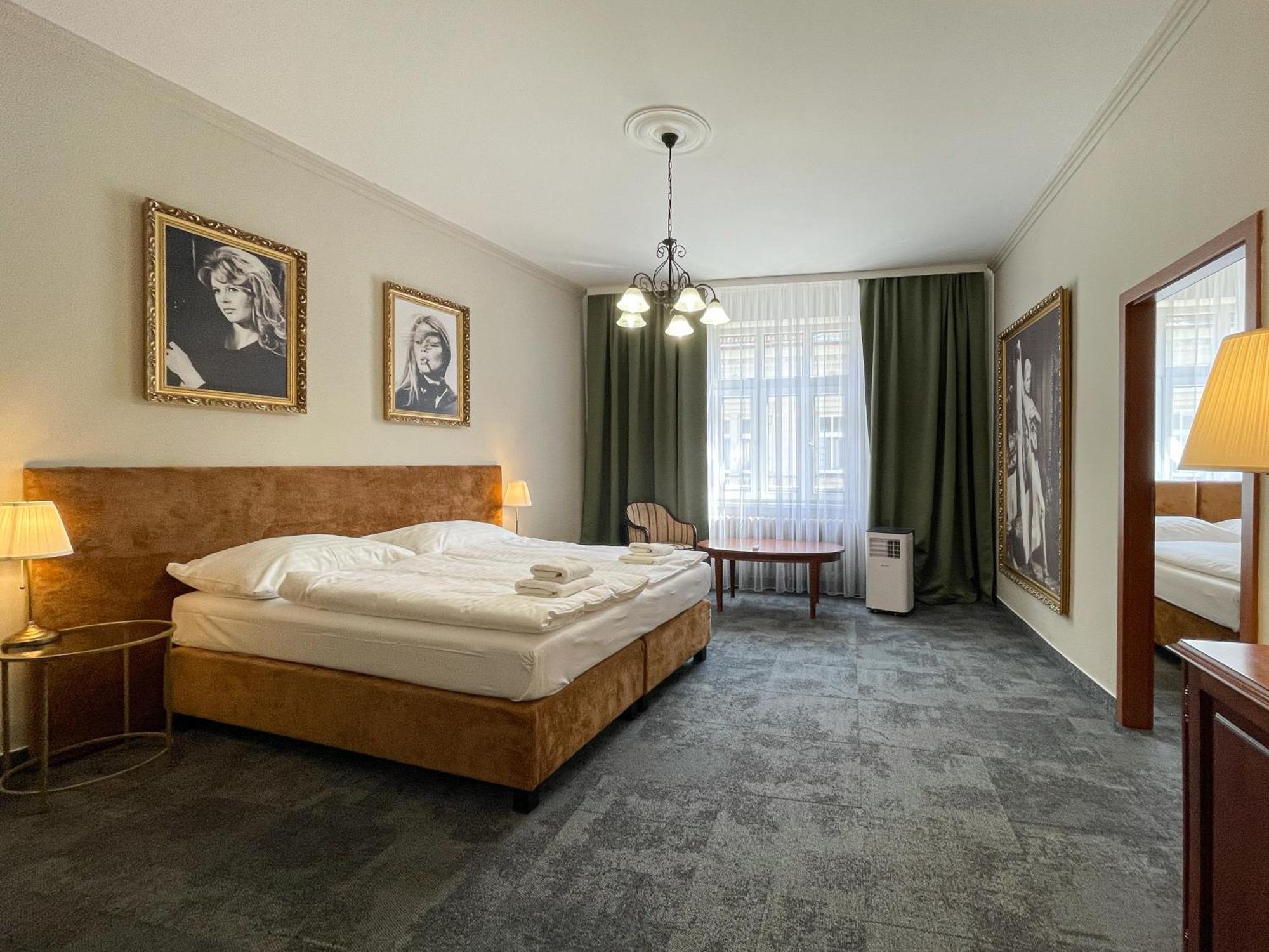 Hotel Reverie - Dependance, Check-In At Metropolitan Star Братислава Екстер'єр фото