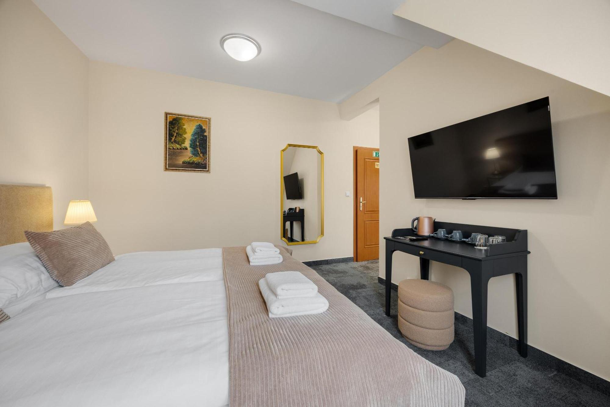 Hotel Reverie - Dependance, Check-In At Metropolitan Star Братислава Екстер'єр фото
