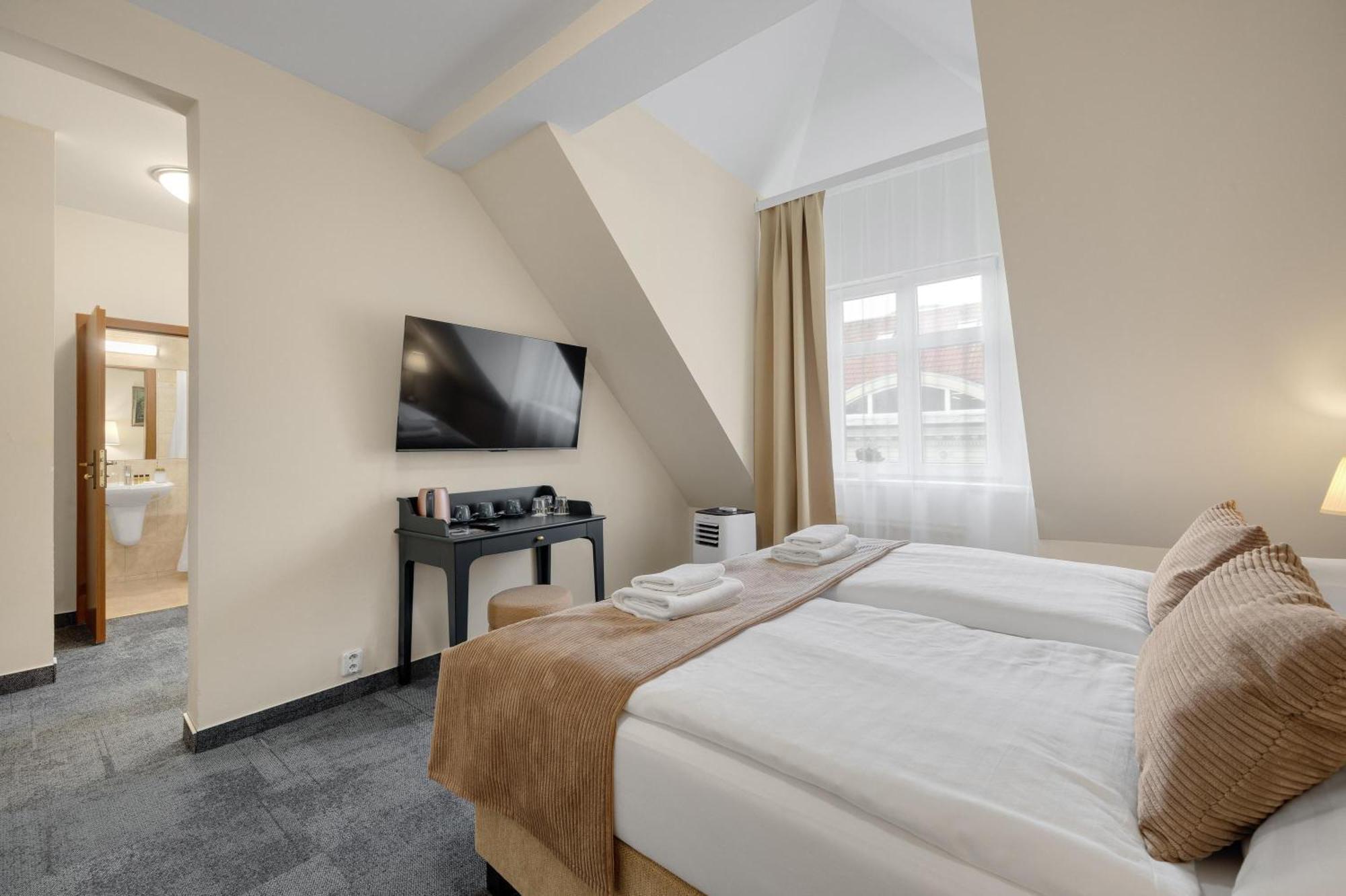 Hotel Reverie - Dependance, Check-In At Metropolitan Star Братислава Екстер'єр фото