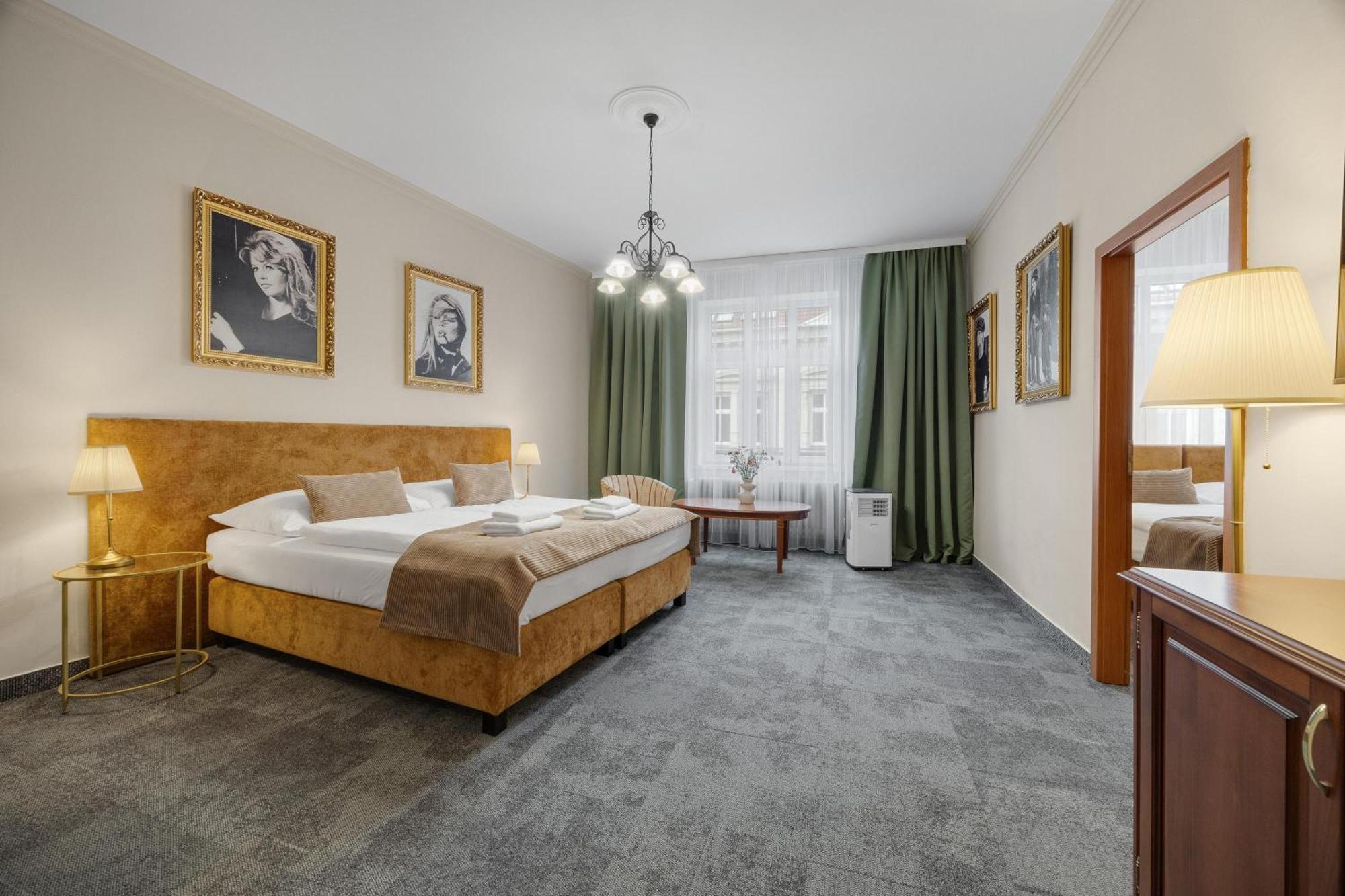 Hotel Reverie - Dependance, Check-In At Metropolitan Star Братислава Екстер'єр фото